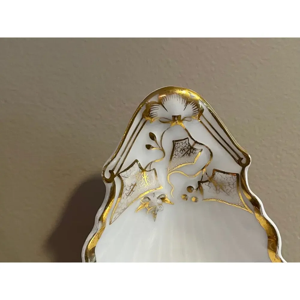 unknown vintage scallop